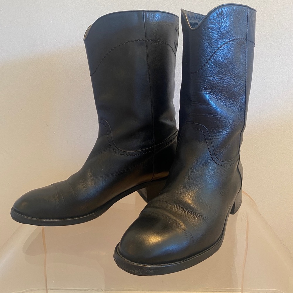 CHANEL
Interlocking CC Logo Leather Moto Boots - Picture 4 of 11